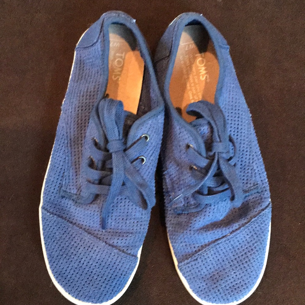 Navy blue knit Tom’s sneakers size 7